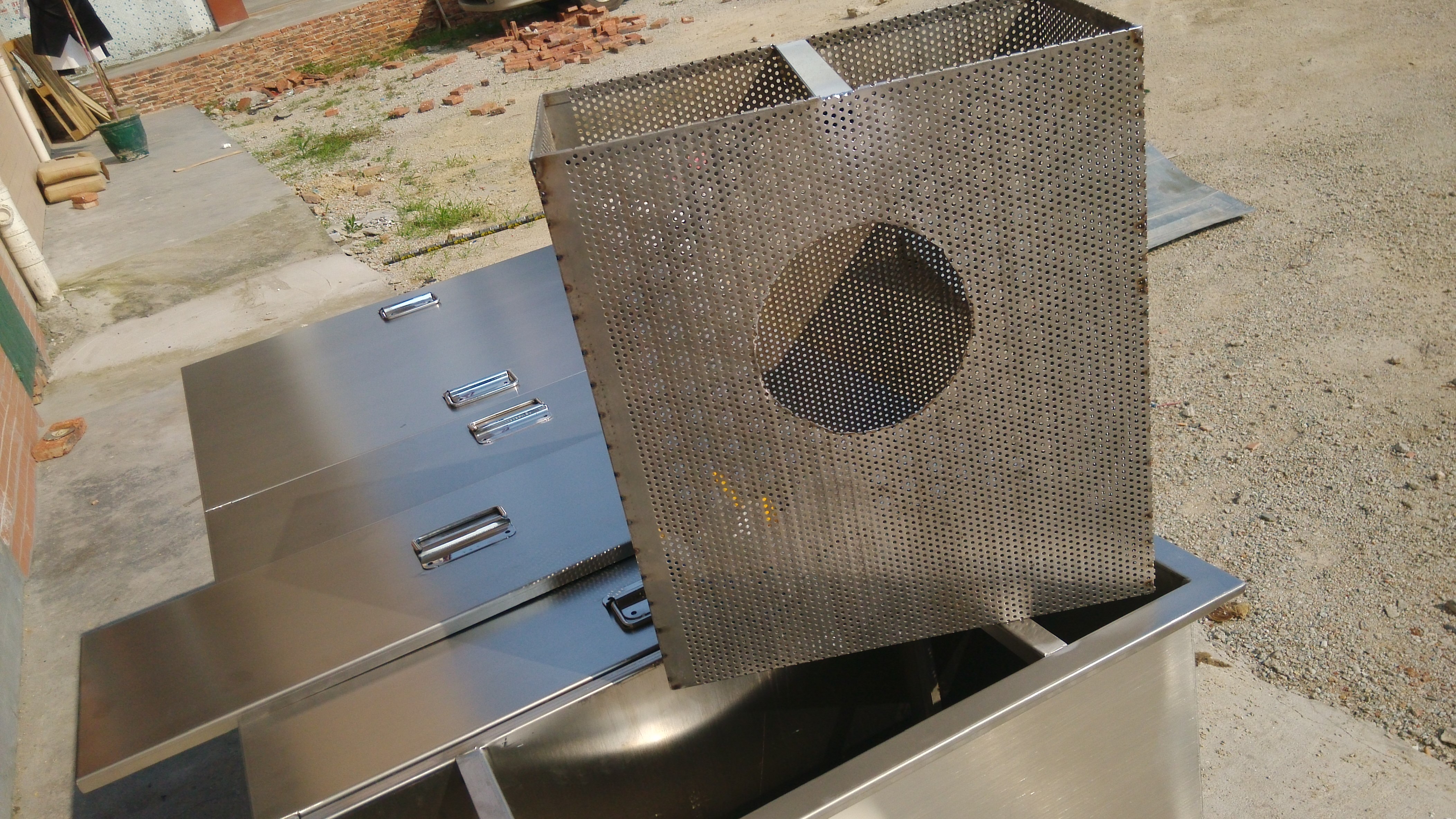 尊龙凯时环保不锈钢油水分离器